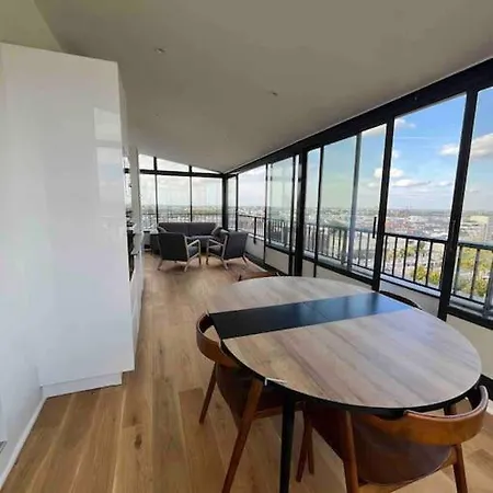 Apartment Penthouse / 2 Bedrooms In Center Of