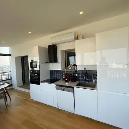 Penthouse / 2 Bedrooms In Center Of Apartment Angers