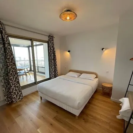 Apartment Penthouse / 2 Bedrooms In Center Of Angers