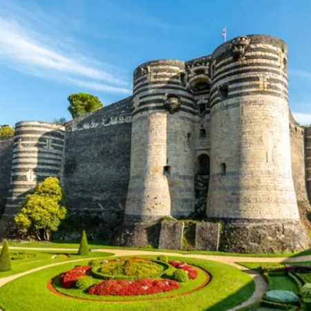 Penthouse / 2 Bedrooms In Center Of アパート アンジェ