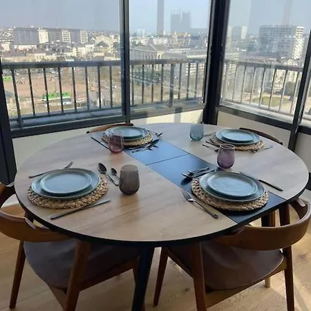 Penthouse / 2 Bedrooms In Center Of *